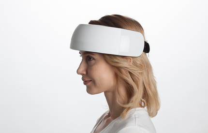 A simple, easy-to-use neuroimaging device that shows brain activation areas in the forehead like never before. 